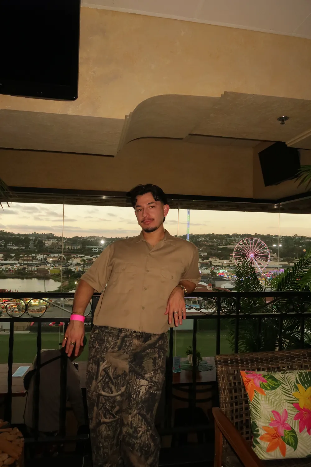 Everyday fit — camp collar and camo
